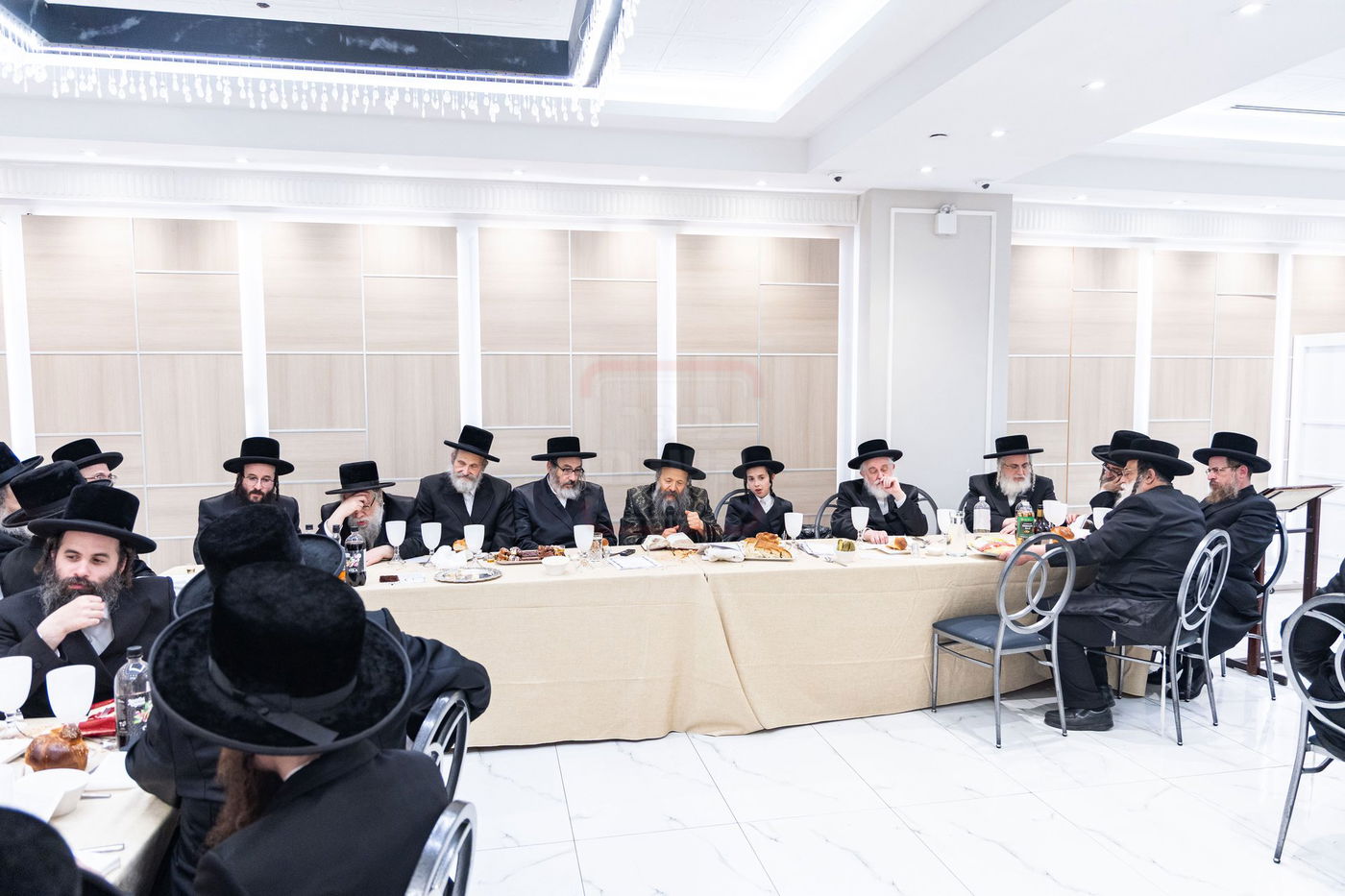 שמחת הבר מצוה לנכד האדמו"ר מבאבוב 45