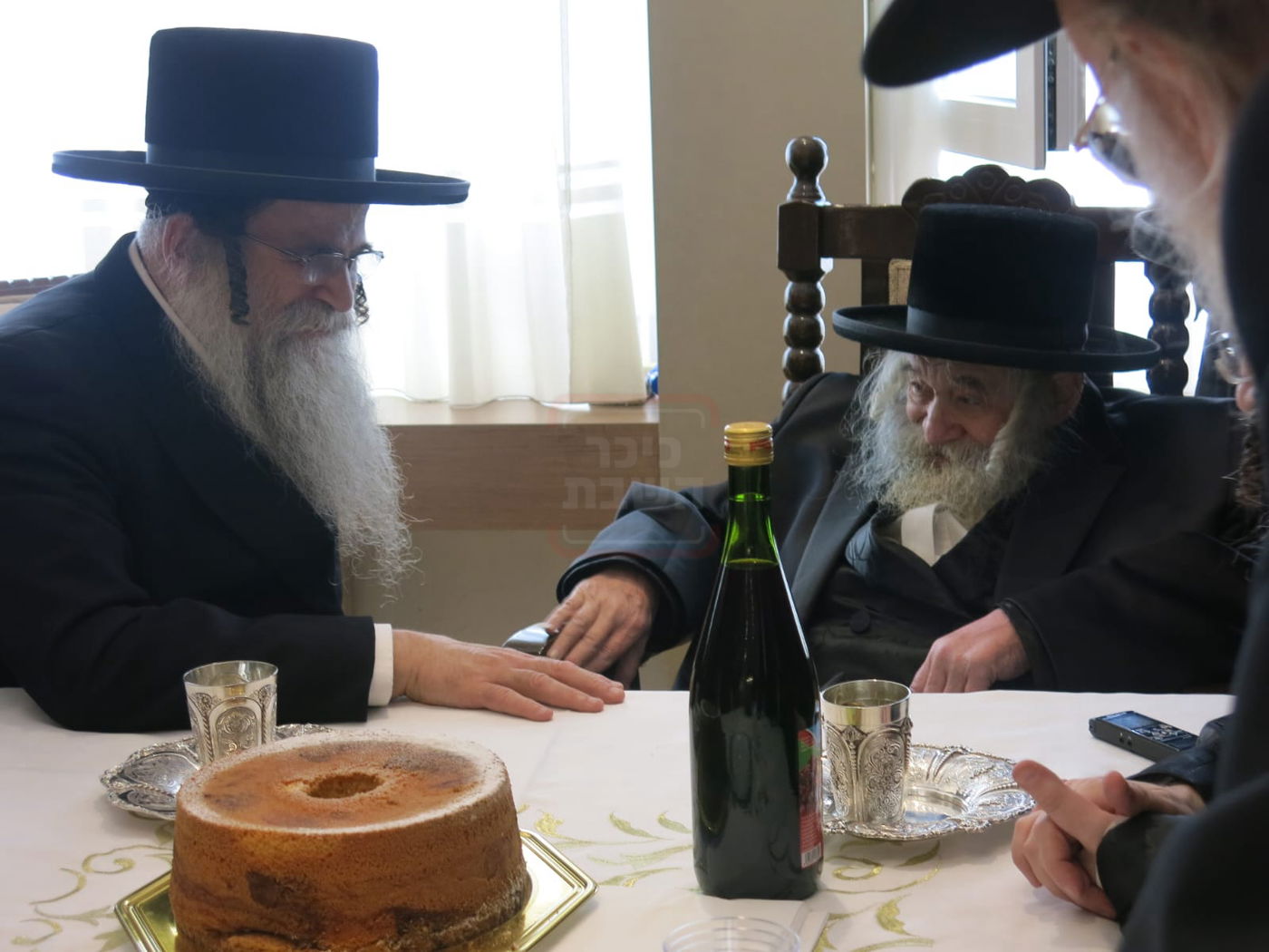 האדמו"ר מטשערנוביל בביקור אצל הגה"צ רבי אהרן שיף, גאב"ד אנטווערפן