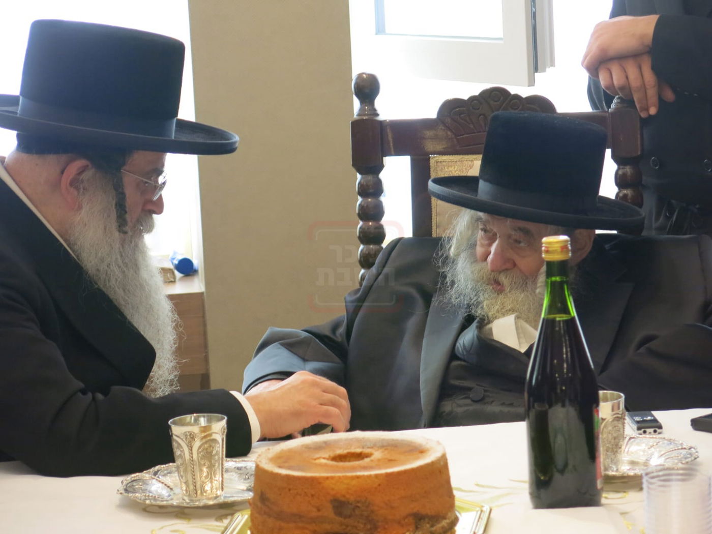 האדמו"ר מטשערנוביל בביקור אצל הגה"צ רבי אהרן שיף, גאב"ד אנטווערפן