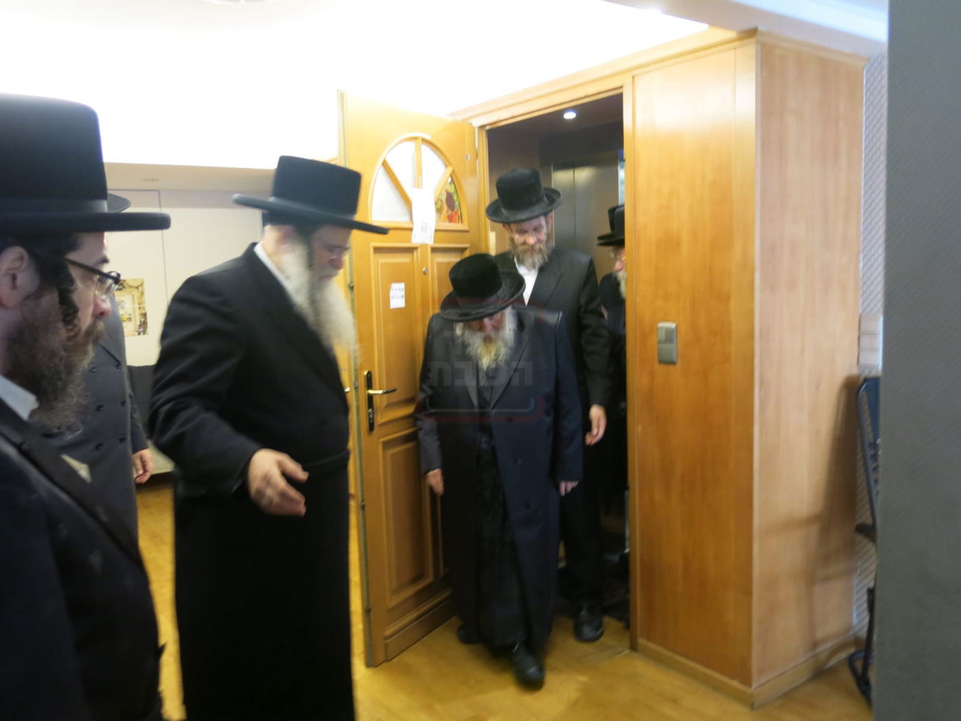 האדמו"ר מטשערנוביל בביקור אצל הגה"צ רבי אהרן שיף, גאב"ד אנטווערפן