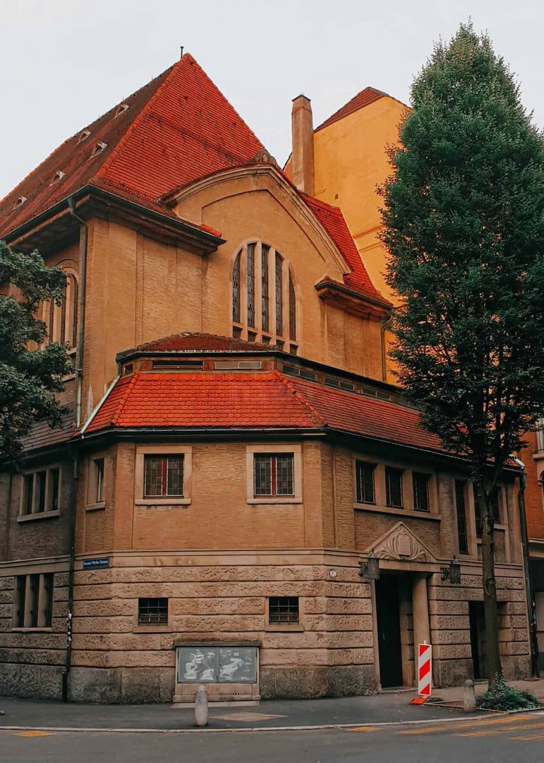 בנין הישיבה בלוצרן שבשווייץ