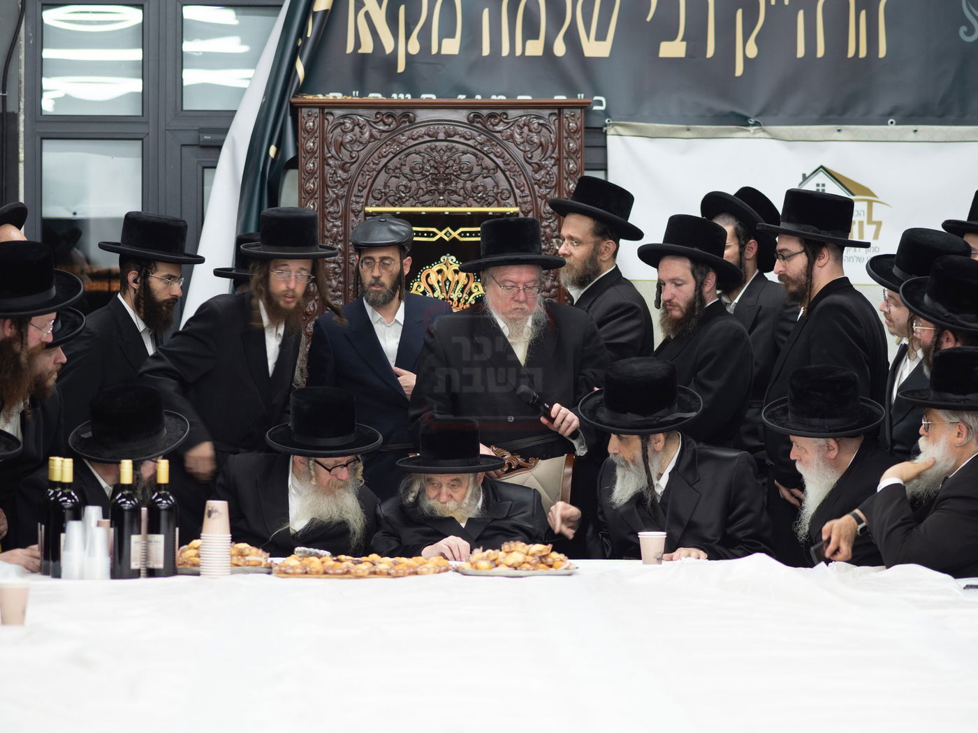 האדמו"ר מטשערנוביל בסעודת הילולא בלודמיר