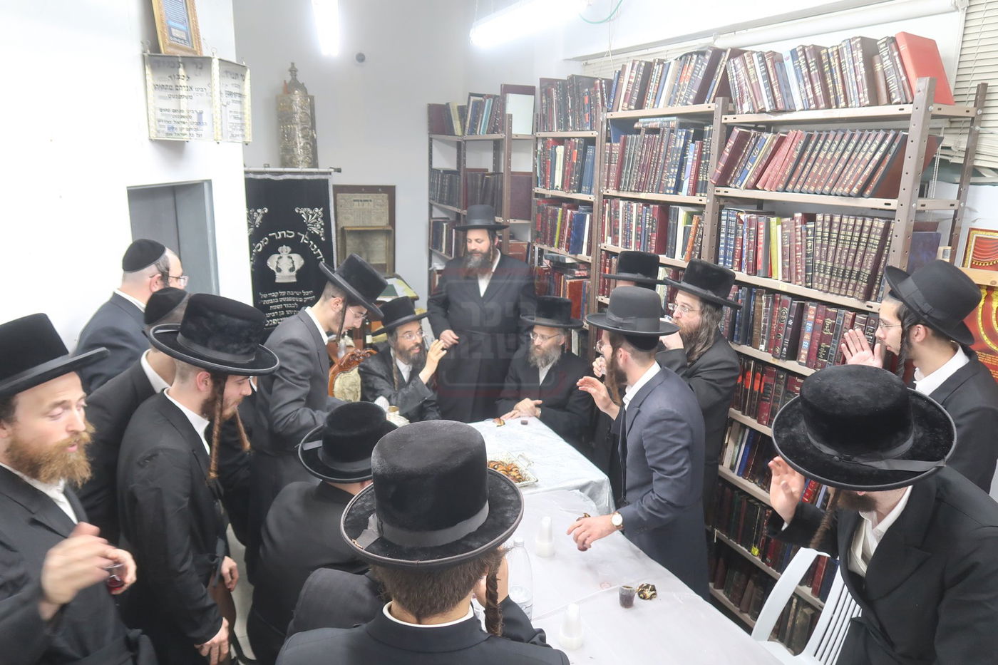 האדמו"ר מזוועהיל בביקור במוסדות שטפנשט בגבעתיים