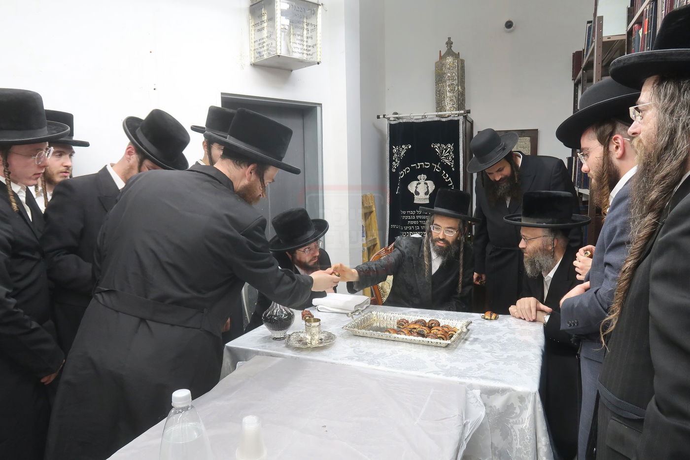 האדמו"ר מזוועהיל בביקור במוסדות שטפנשט בגבעתיים