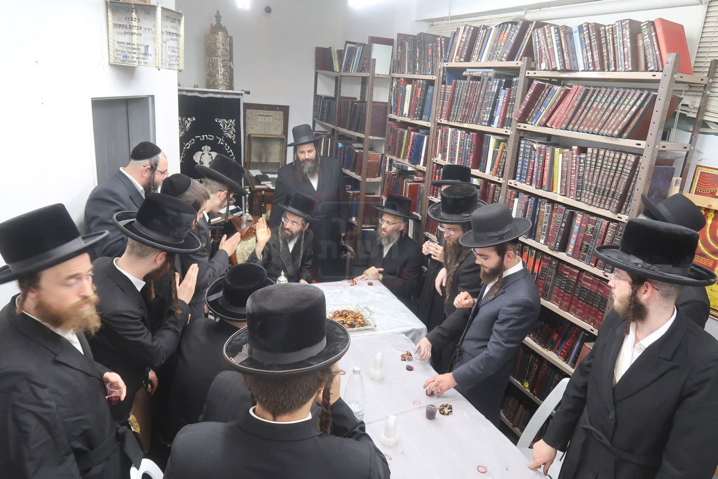 האדמו"ר מזוועהיל בביקור במוסדות שטפנשט בגבעתיים