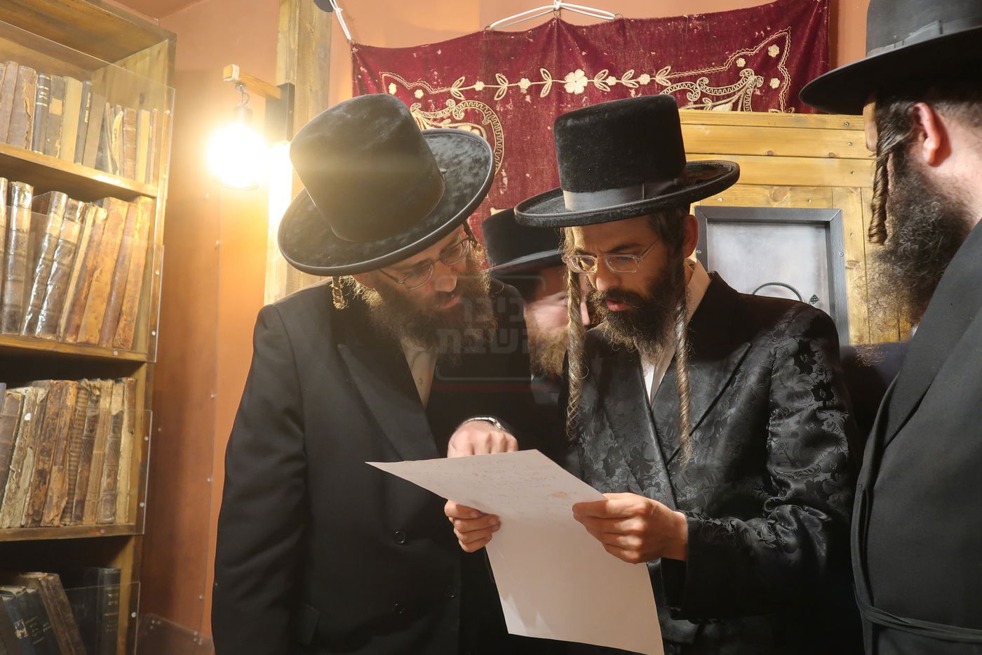 האדמו"ר מזוועהיל בביקור במוסדות שטפנשט בגבעתיים