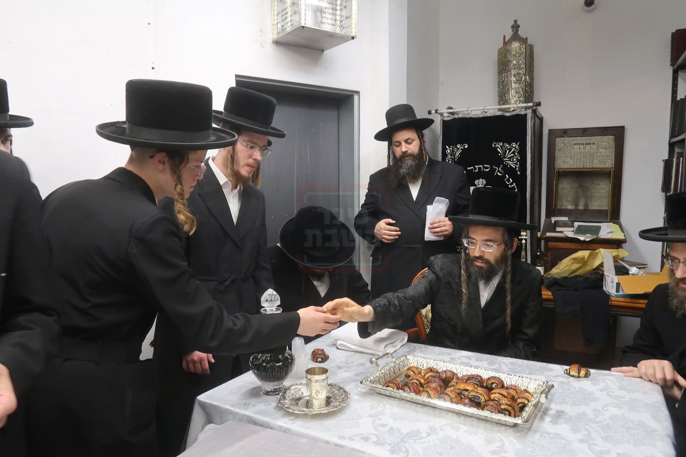 האדמו"ר מזוועהיל בביקור במוסדות שטפנשט בגבעתיים