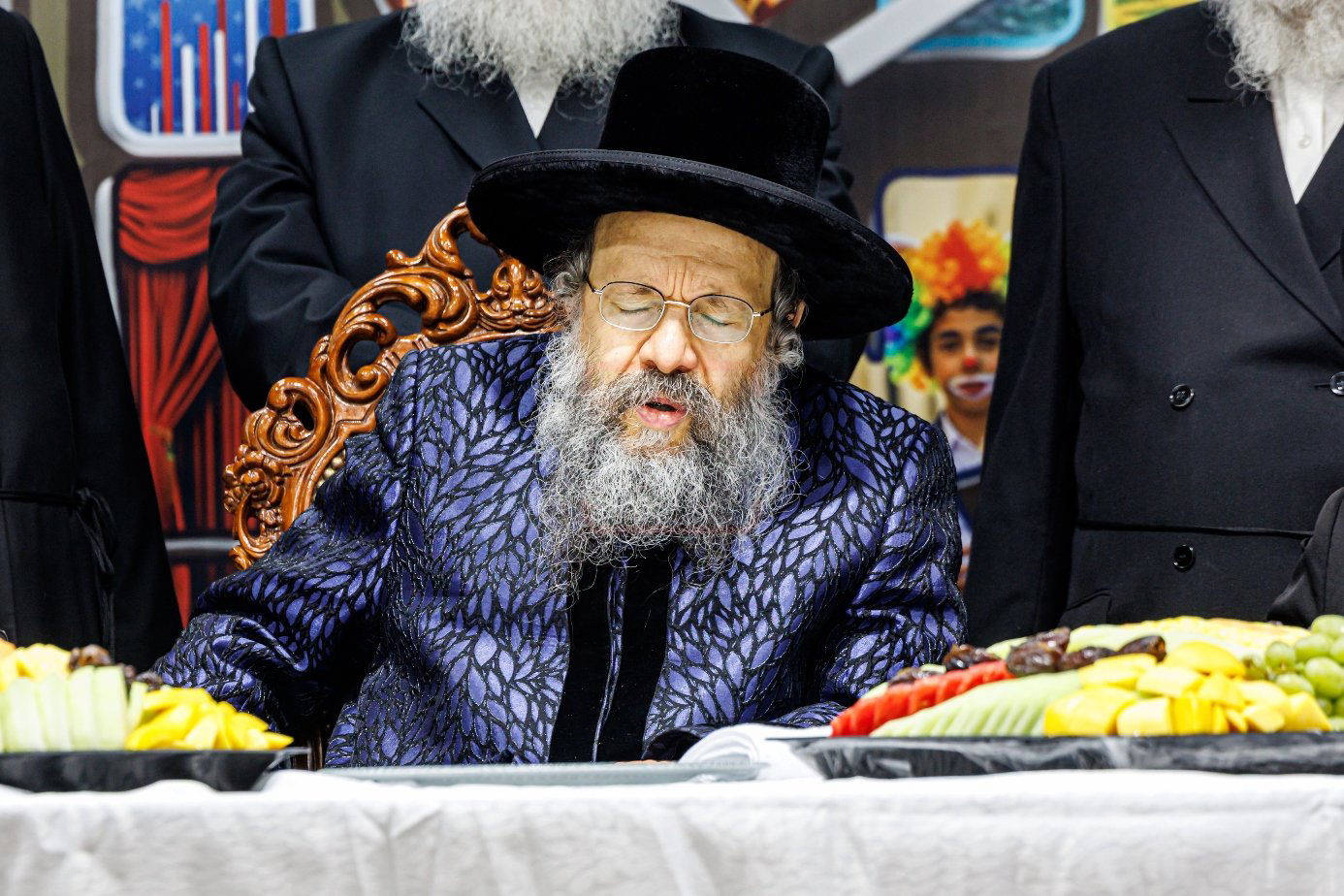 האדמו"ר מבאבוב 45 בביקור ב'דעי קעמפ'