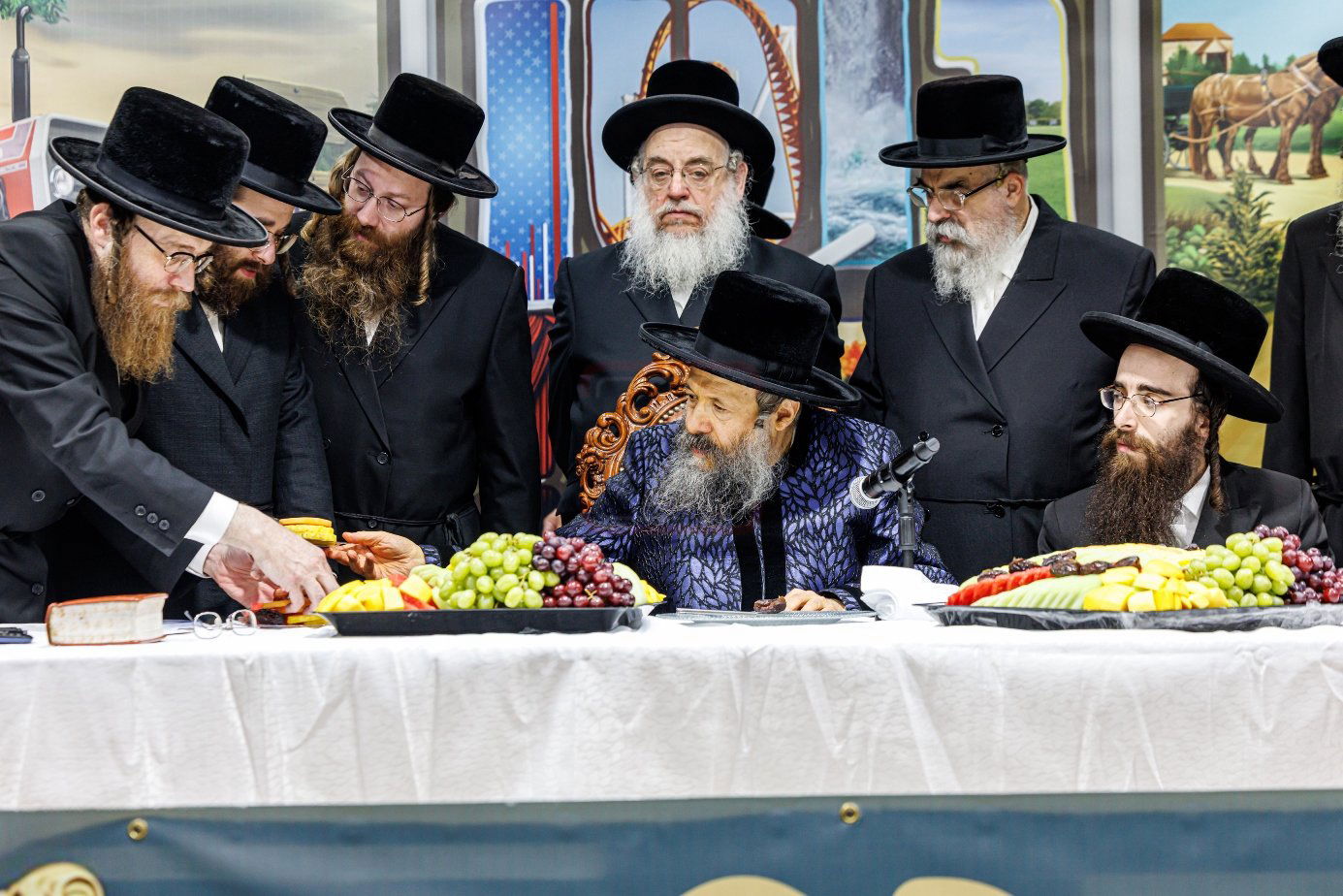 האדמו"ר מבאבוב 45 בביקור ב'דעי קעמפ'