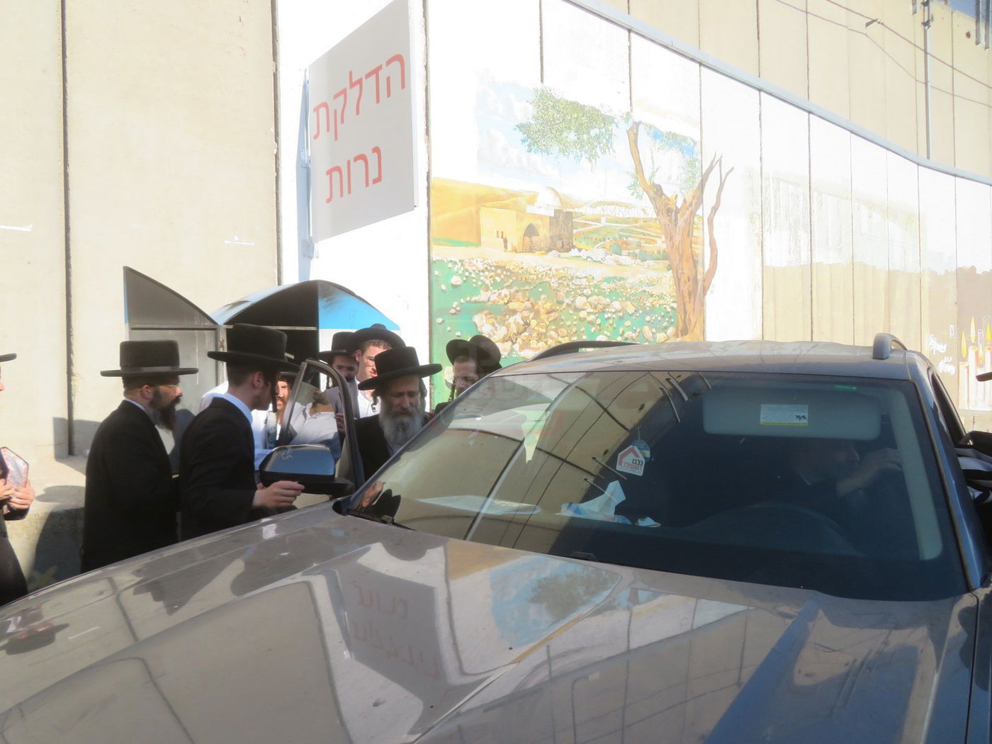 הגה"צ רבי אלימלך בידרמן באמירת תפילת יו"כ קטן בקבר רחל