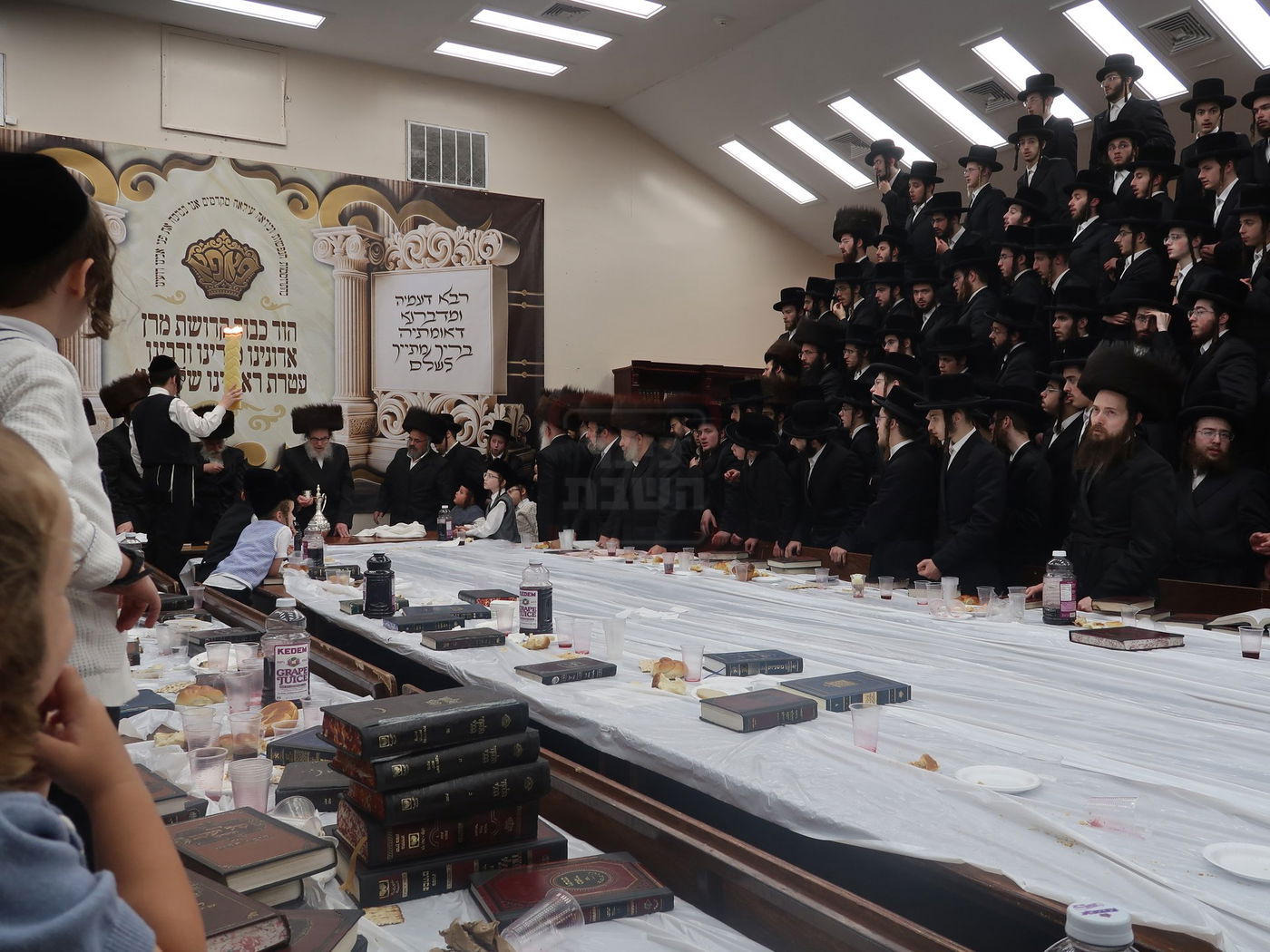 האדמו"ר מפאפא במחנה פאפא בקאנטרי