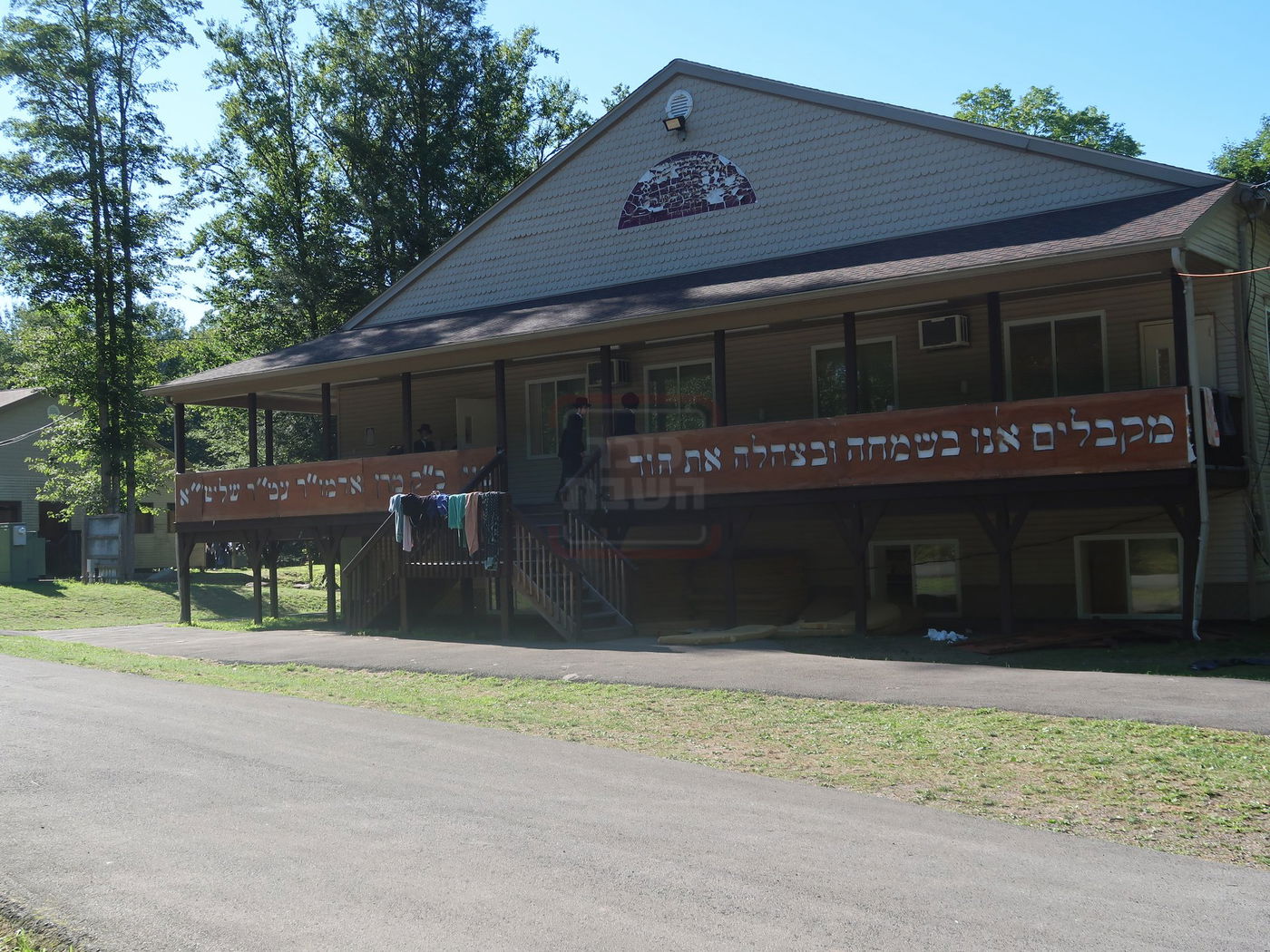 האדמו"ר מפאפא במחנה פאפא בקאנטרי