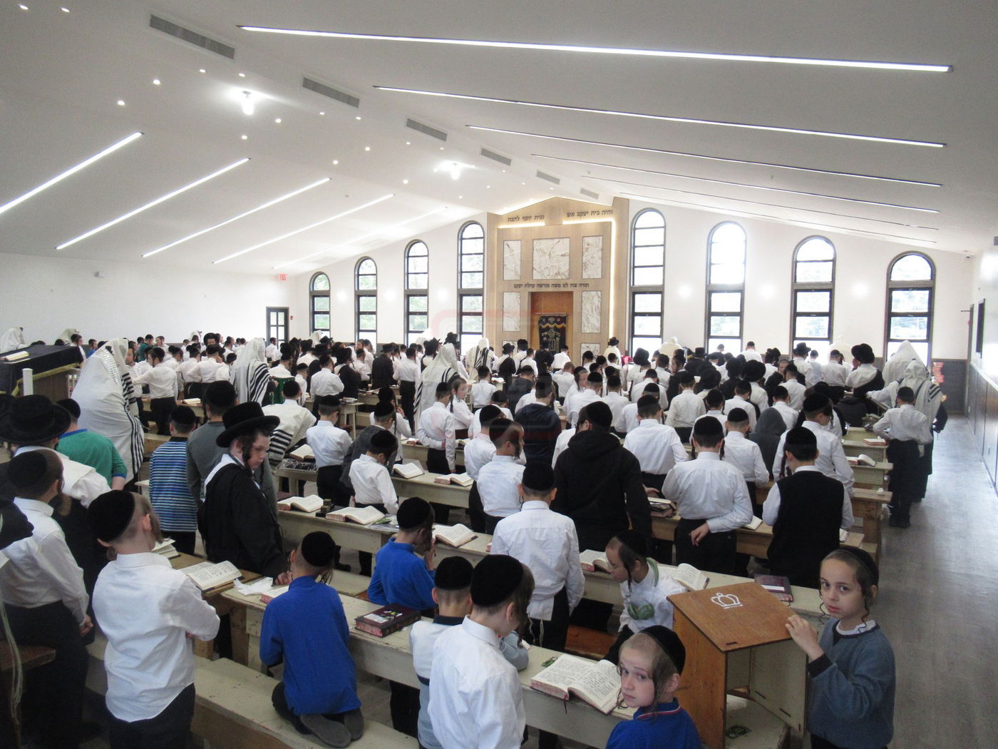 האדמו"ר מפאפא במחנה פאפא בקאנטרי