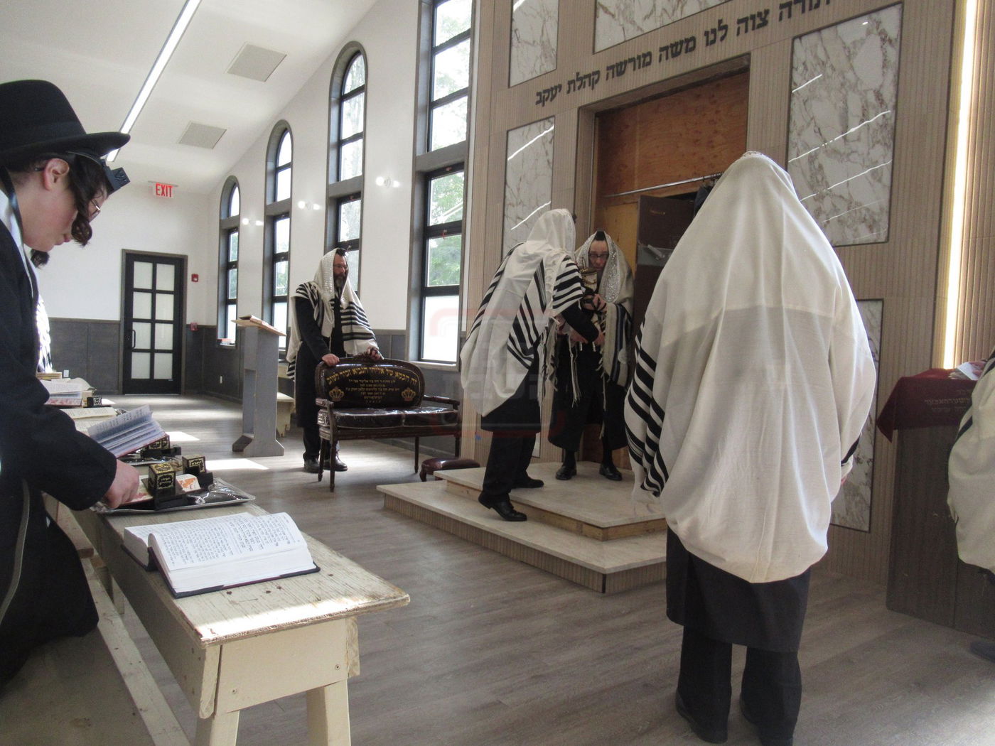 האדמו"ר מפאפא במחנה פאפא בקאנטרי