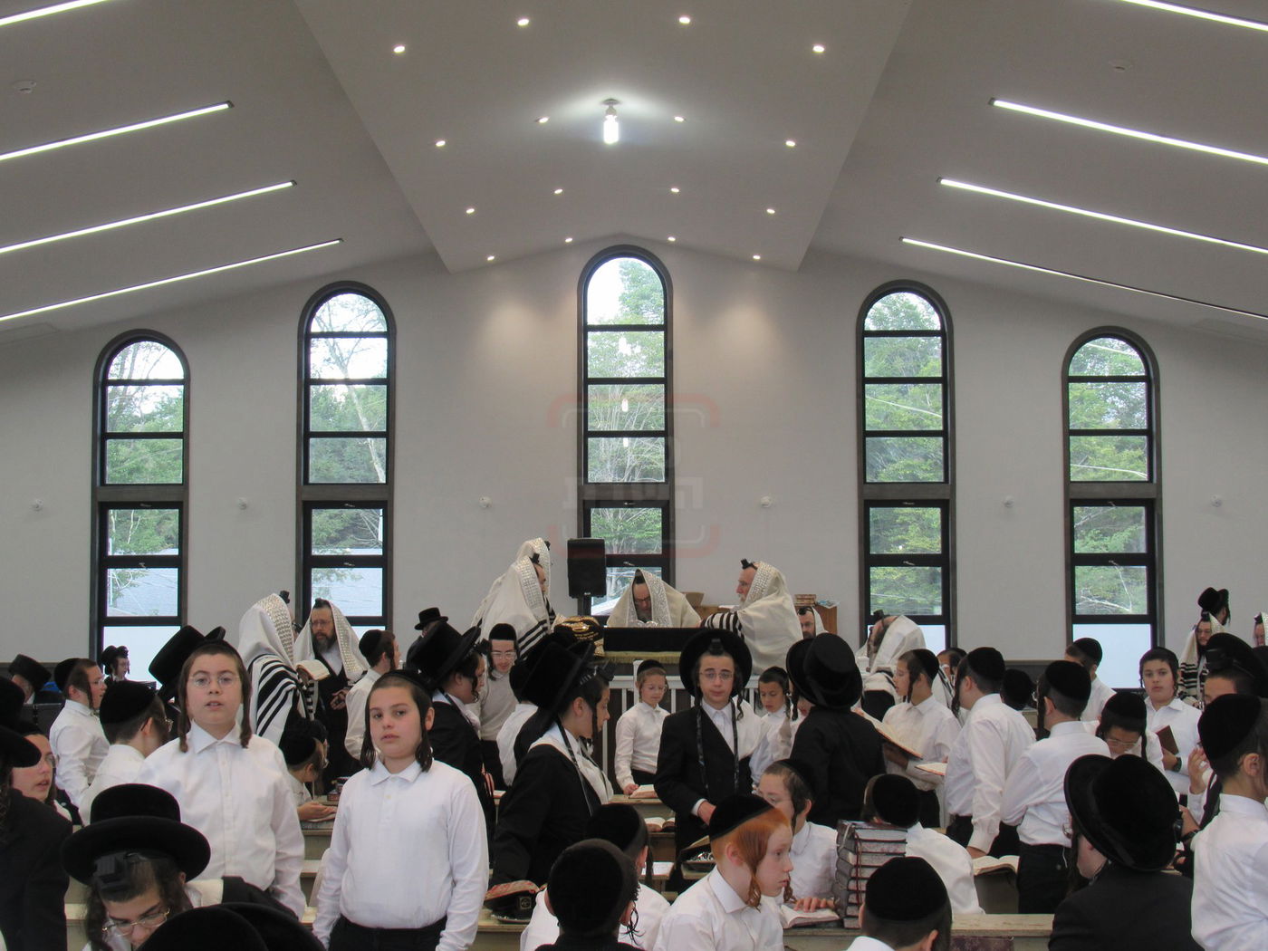 האדמו"ר מפאפא במחנה פאפא בקאנטרי