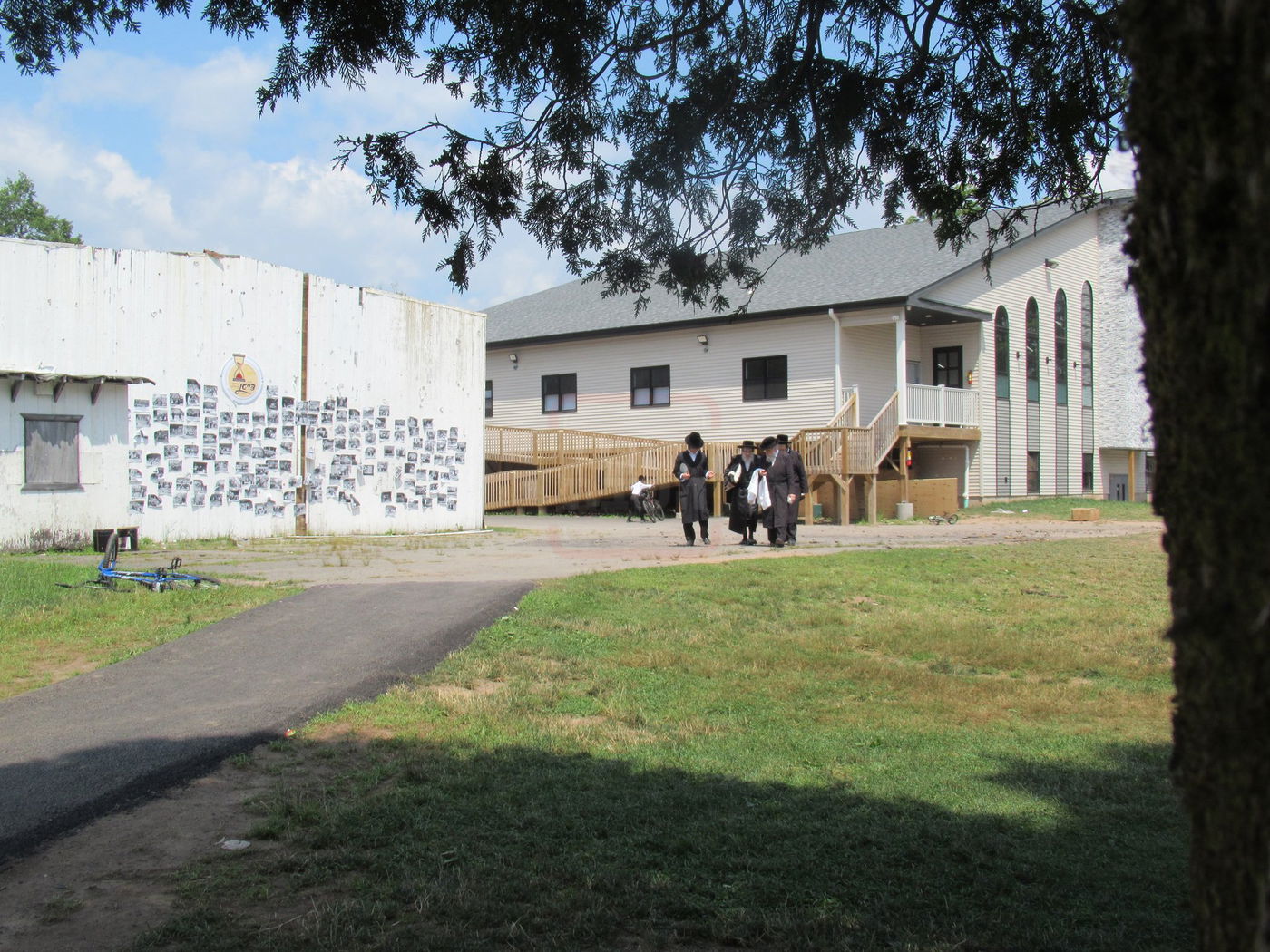 האדמו"ר מפאפא במחנה פאפא בקאנטרי