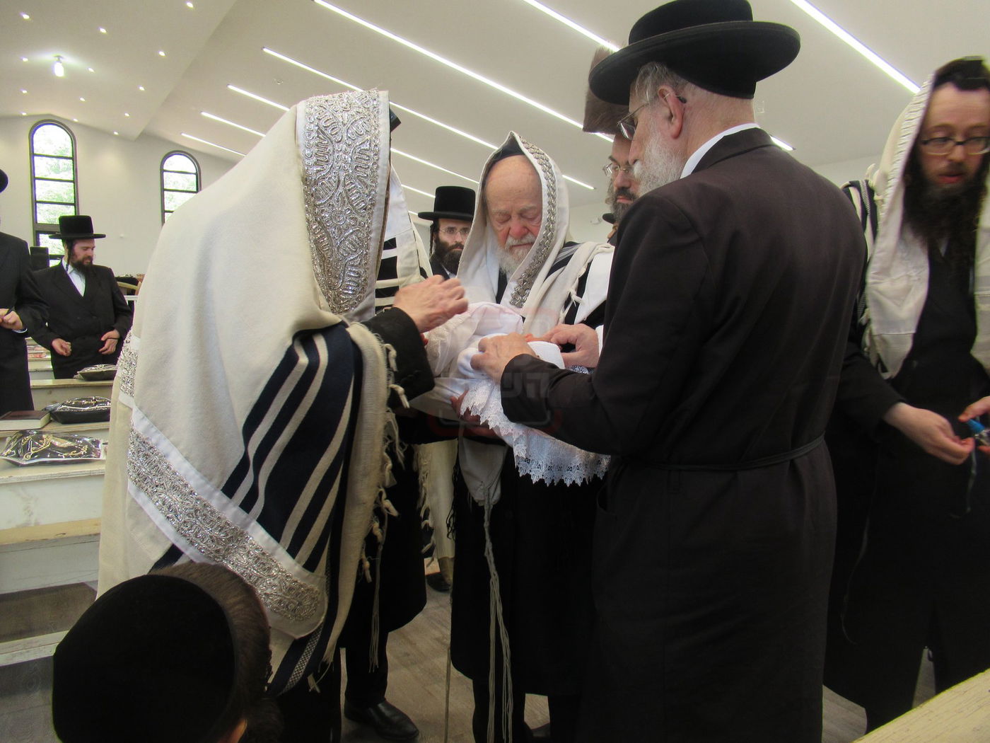 האדמו"ר מפאפא במחנה פאפא בקאנטרי