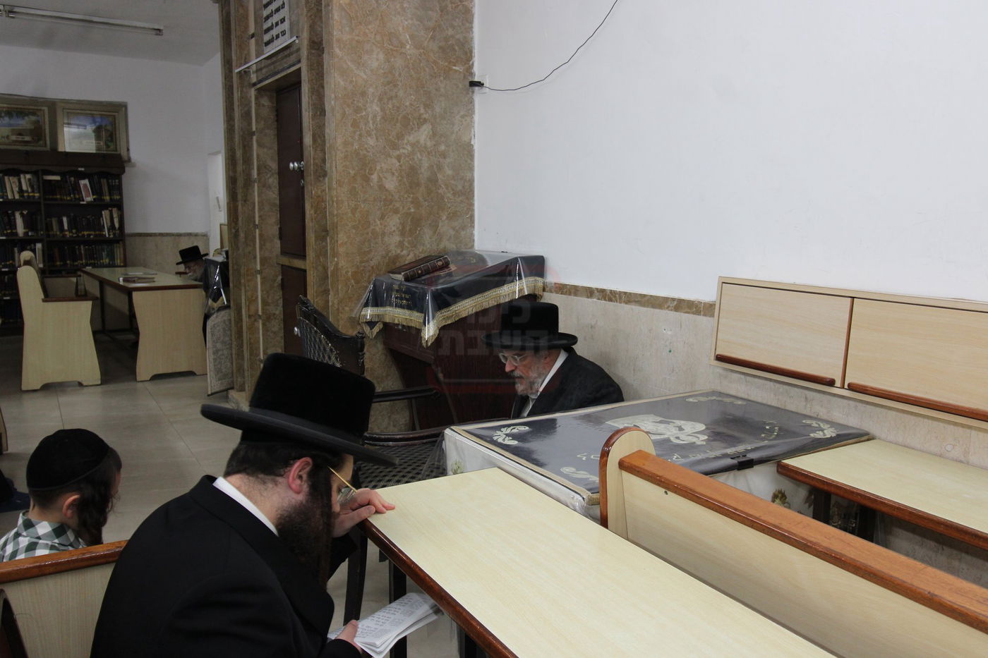 האדמו"ר מאנטניא בליל תשעה באב