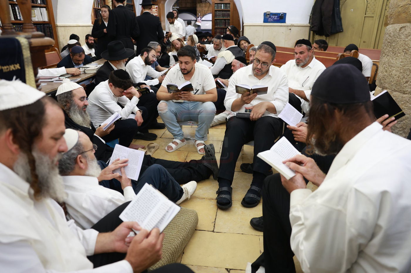 ליל תשעה באב באתרא קדישא מירון