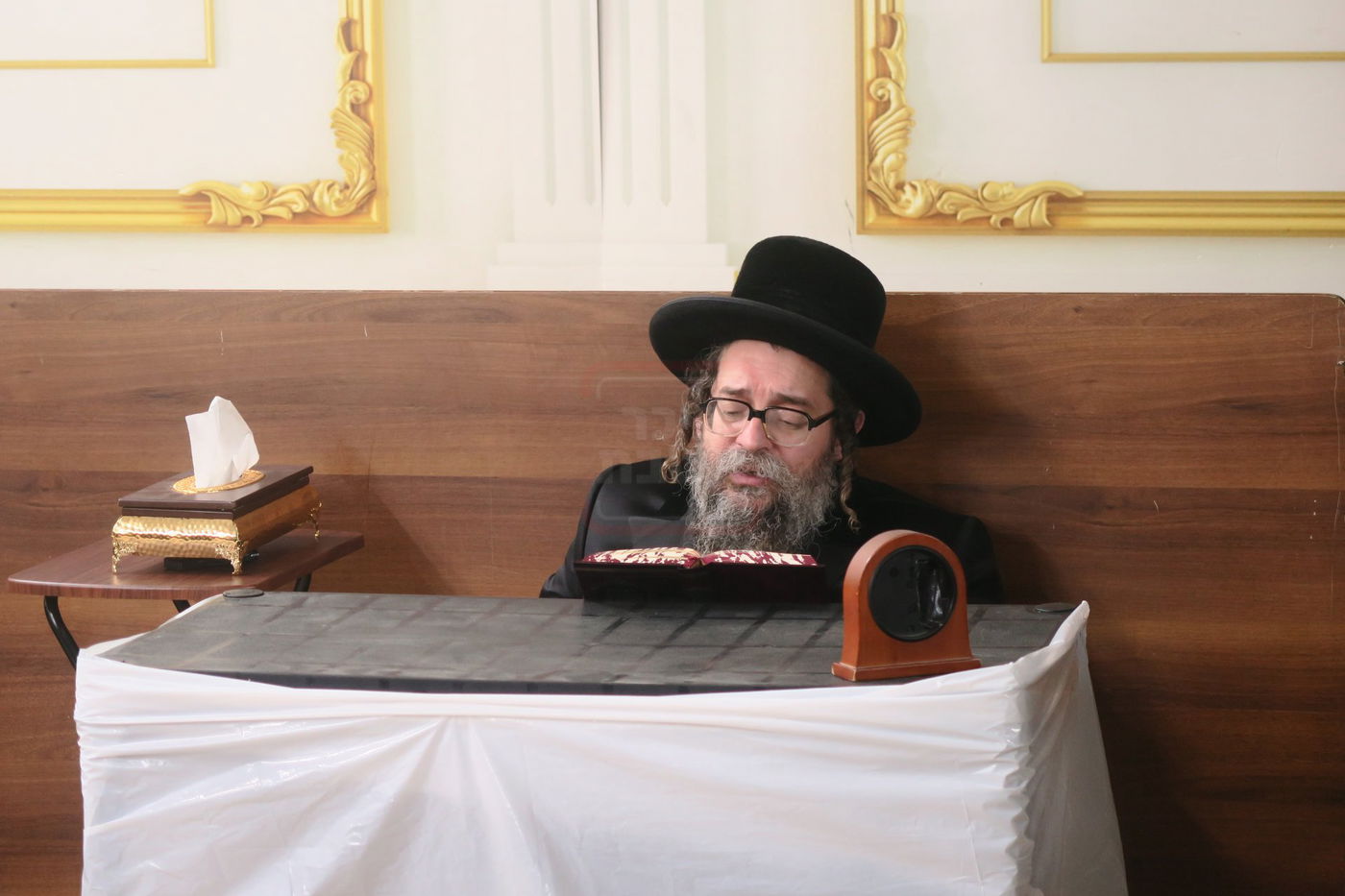 תשעה באב בחצה"ק סקולען ירושלים