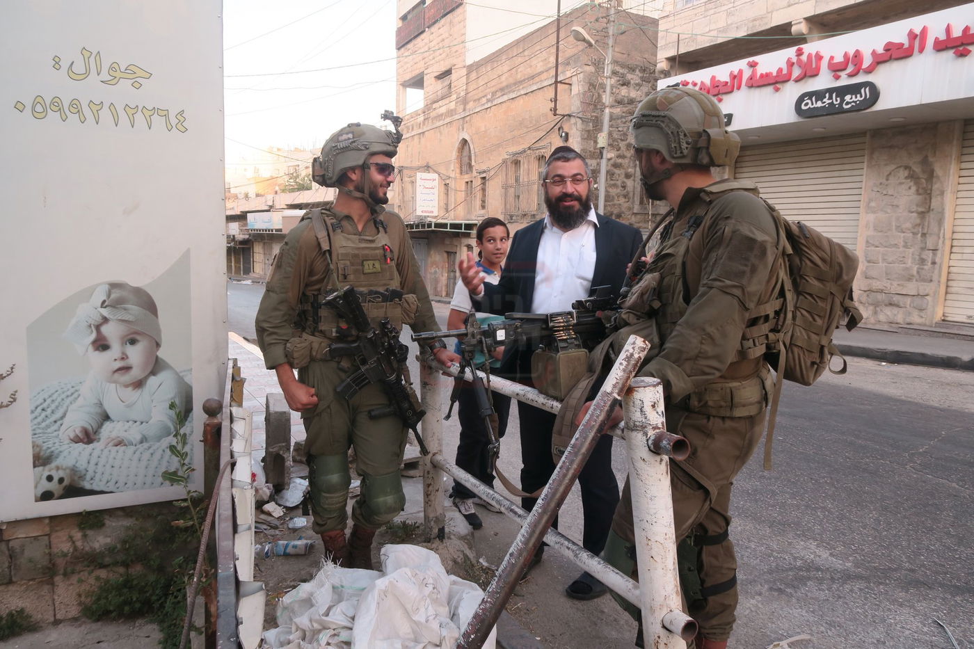 כניסה לקבר עתניאל בן קנז בחברון הפלסטינית בט' באב