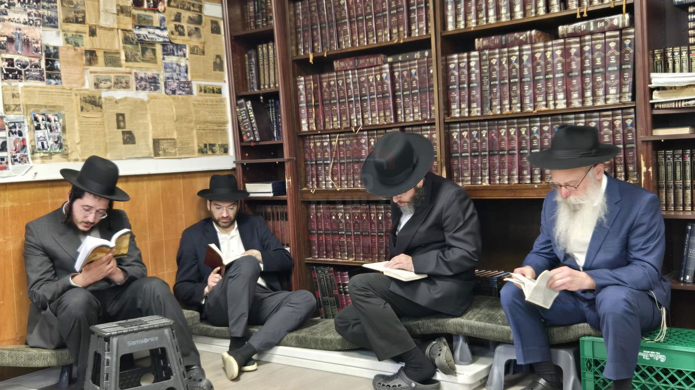 תשעה באב בחצה"ק ניקלשבורג בקאנטרי בוואודבוירן