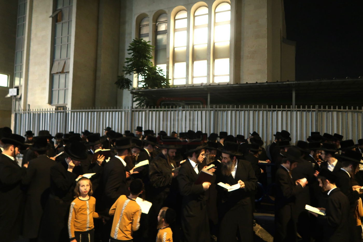 תשעה באב בחצה"ק טשארנאביל 