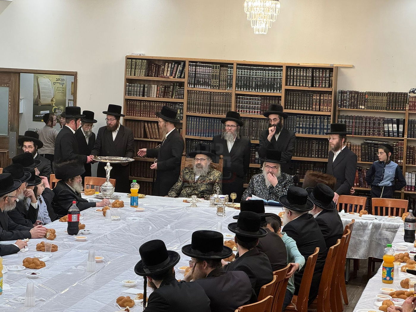 האדמו"רים מויז'ניץ לונדון - ויז'ניץ מונטריאול, בטיש מוצאי תשעה באב