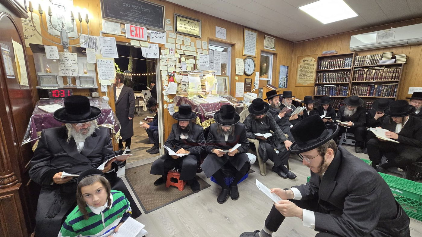 תשעה באב בחצה"ק ניקלשבורג בקאנטרי בוואודבוירן