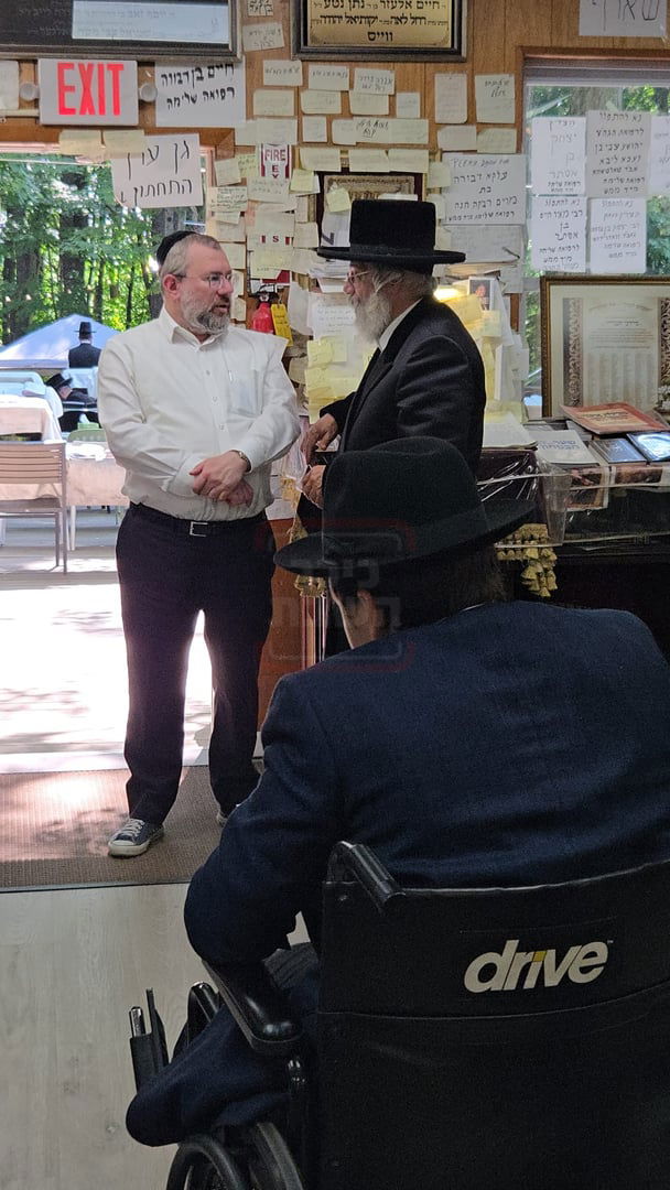 תשעה באב בחצה"ק ניקלשבורג בקאנטרי בוואודבוירן