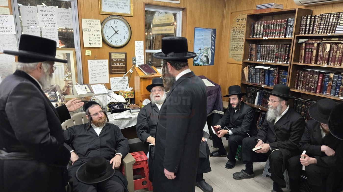 תשעה באב בחצה"ק ניקלשבורג בקאנטרי בוואודבוירן