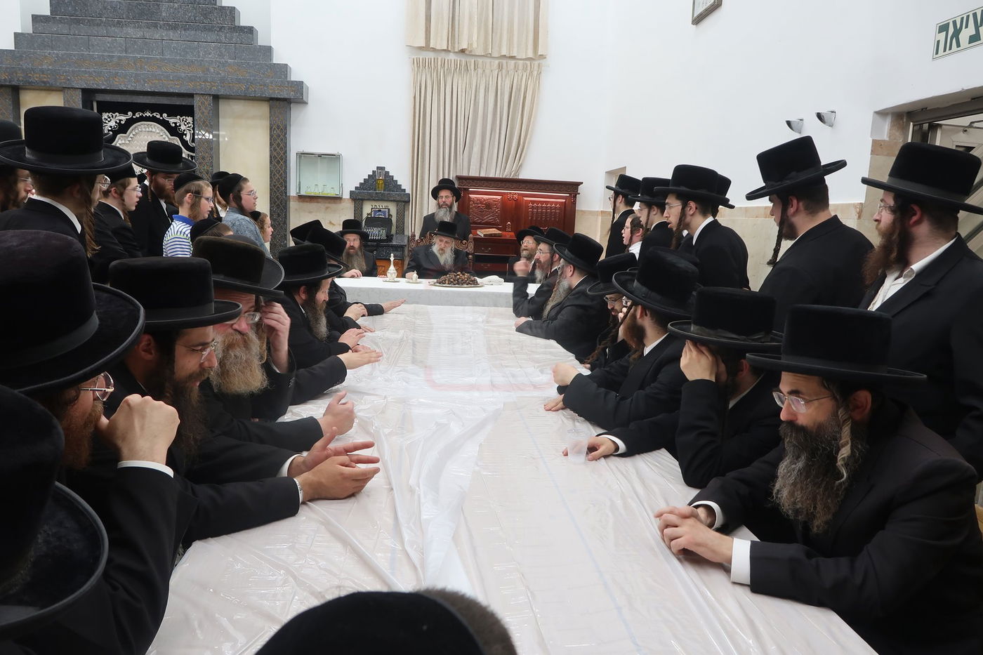 תשעה באב בחצה"ק טשארנאביל 