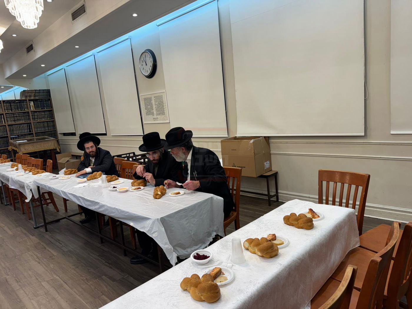 האדמו"רים מויז'ניץ לונדון - ויז'ניץ מונטריאול, בטיש מוצאי תשעה באב