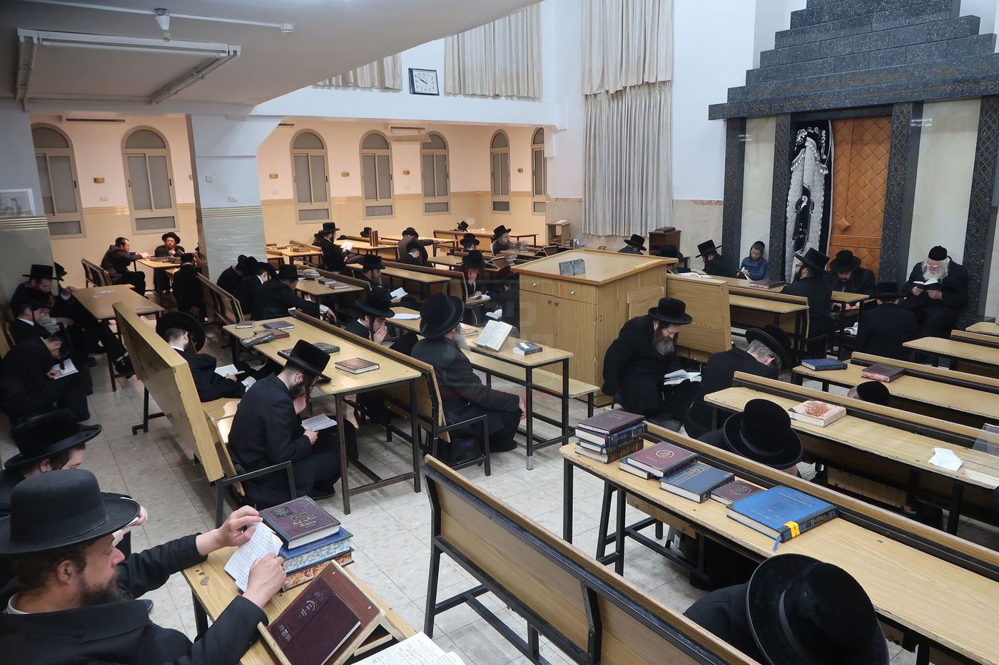 תשעה באב בחצה"ק טשארנאביל 