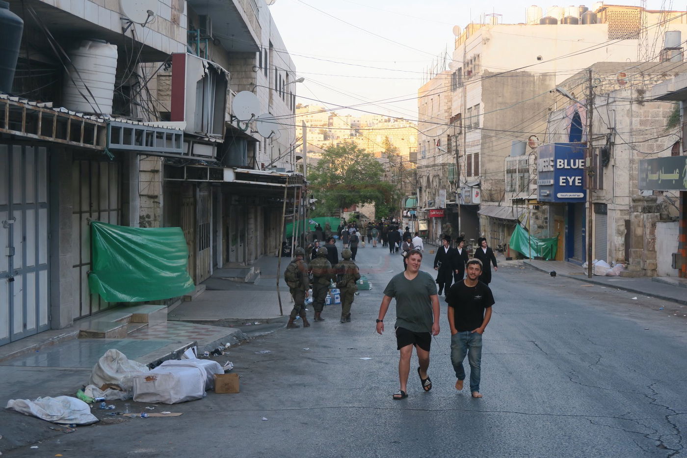 כניסה לקבר עתניאל בן קנז בחברון הפלסטינית בט' באב