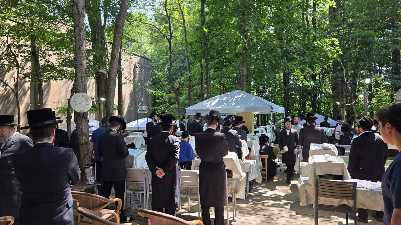 תשעה באב בחצה"ק ניקלשבורג בקאנטרי בוואודבוירן