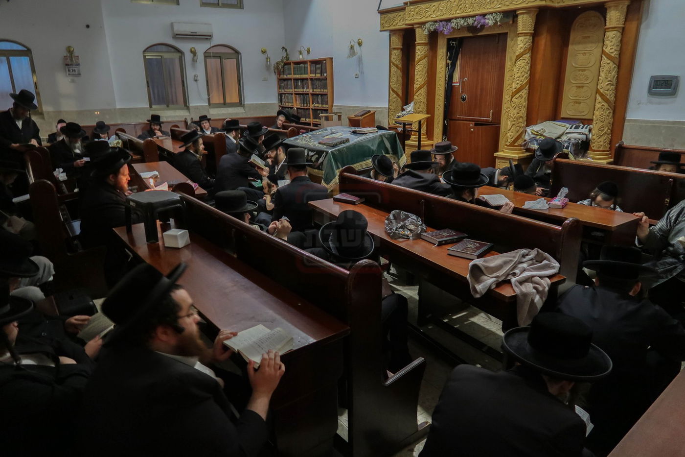 תשעה באב אצל אדמו"ר מקרעטשניף סיגעט