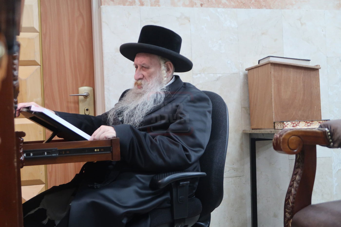 תשעה באב בחצה"ק טשארנאביל 