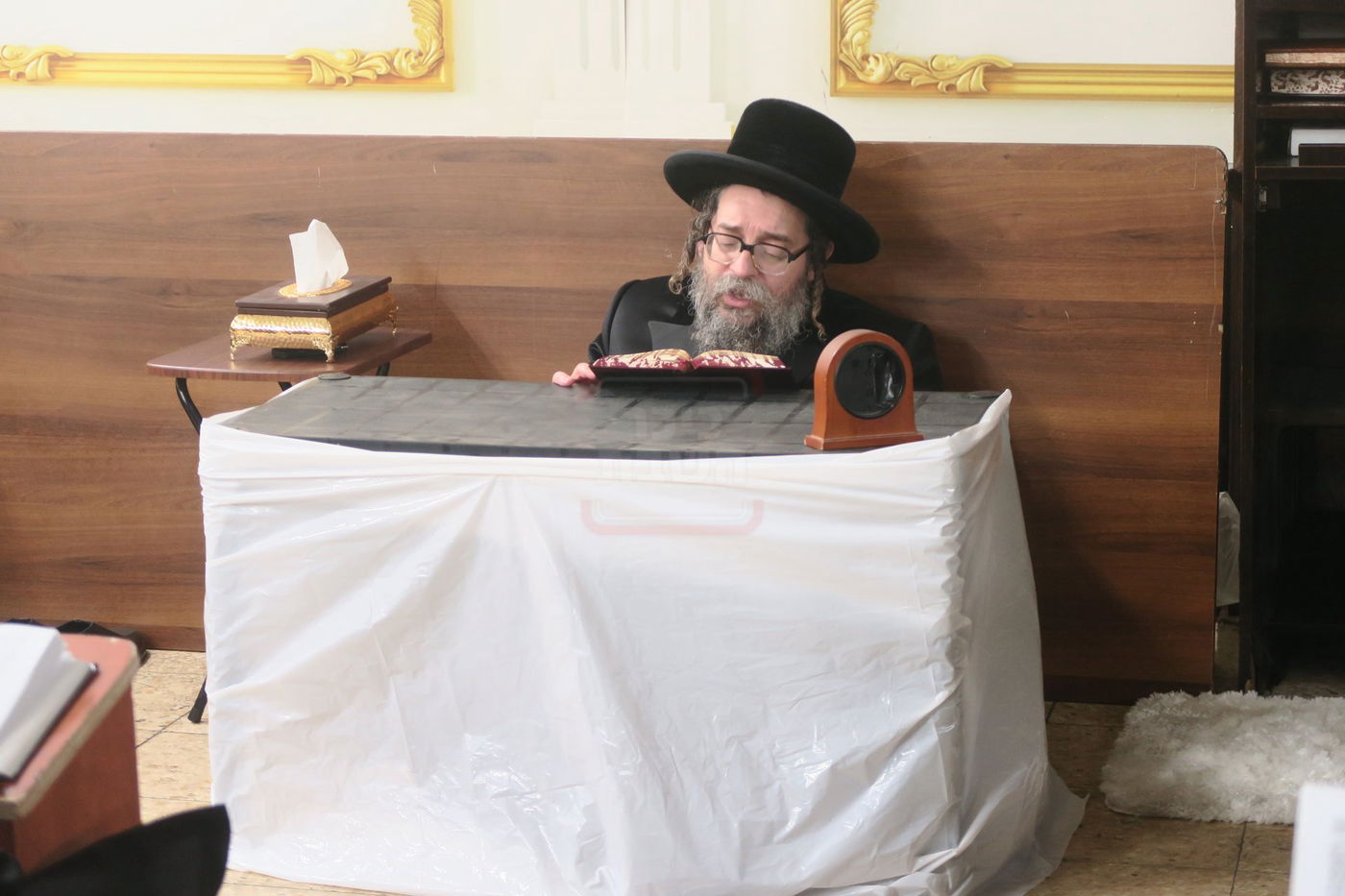 תשעה באב בחצה"ק סקולען ירושלים