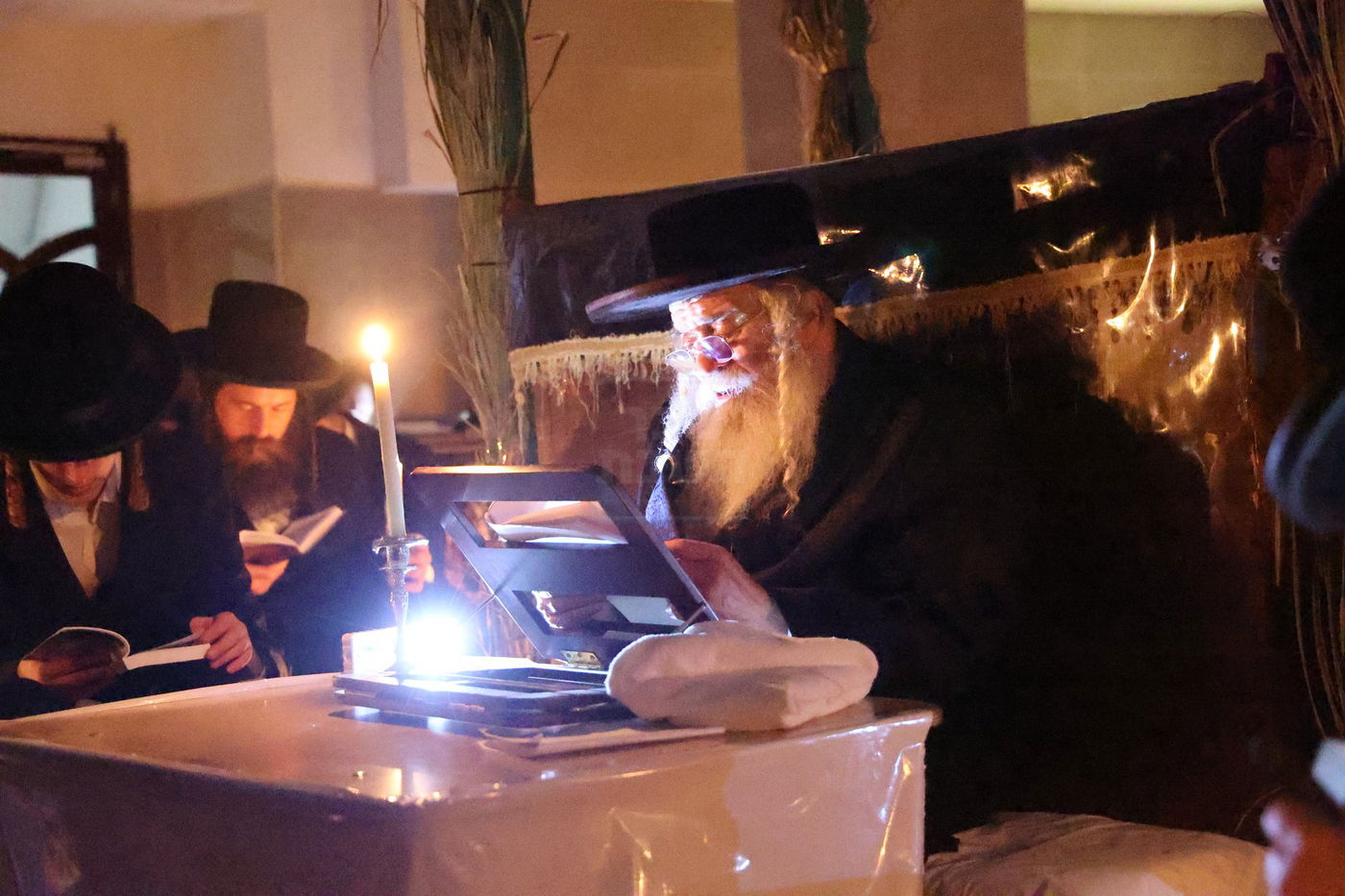 תשעה באב בחצה"ק קרעטשניף י-ם