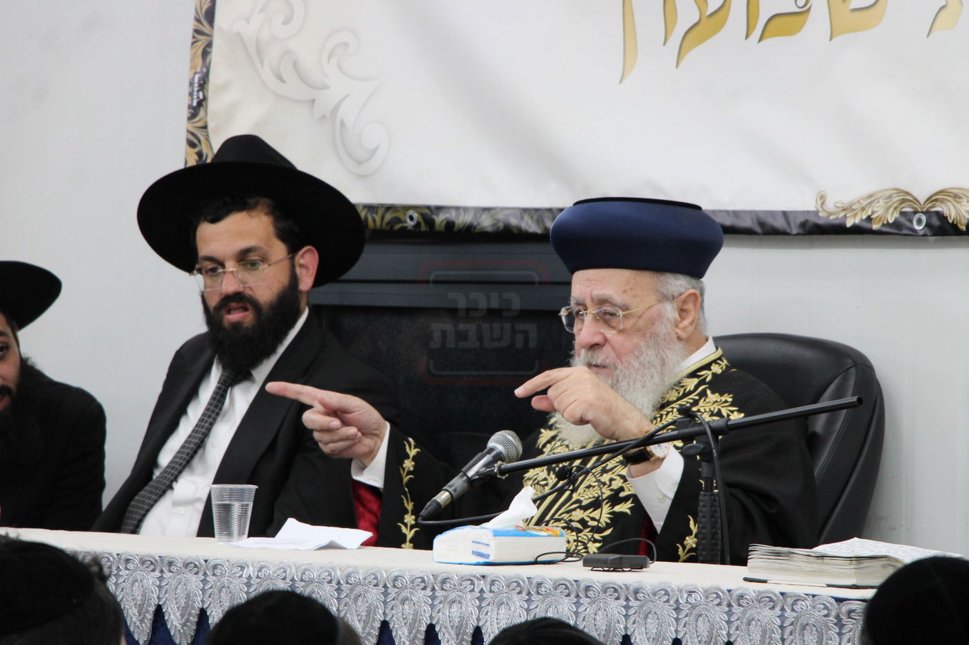 הראשל"צ הגר"י יוסף במעמד פתיחת 'ישיבת בין הזמנים' בשיכון ו' בב"ב