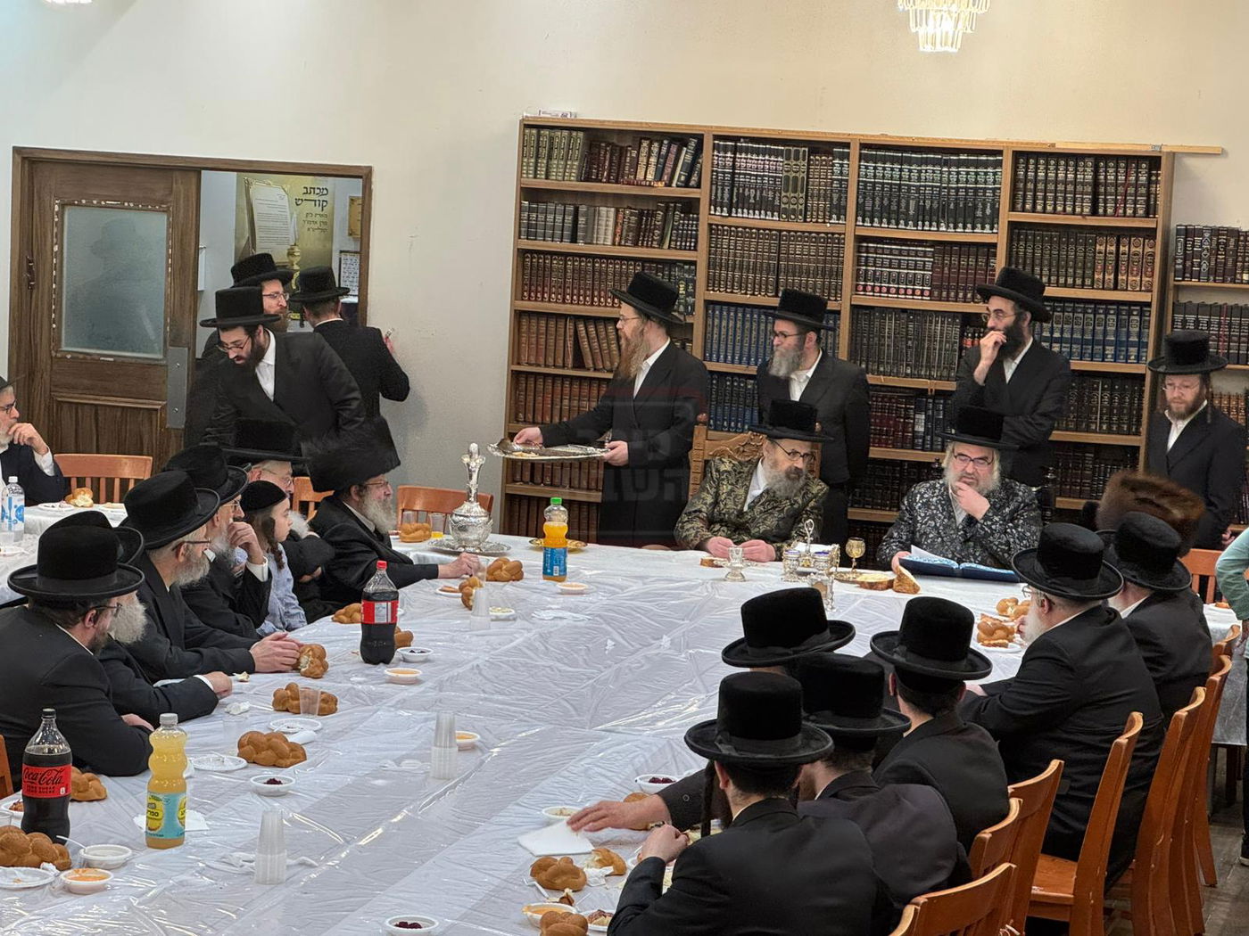 האדמו"רים מויז'ניץ לונדון - ויז'ניץ מונטריאול, בטיש מוצאי תשעה באב