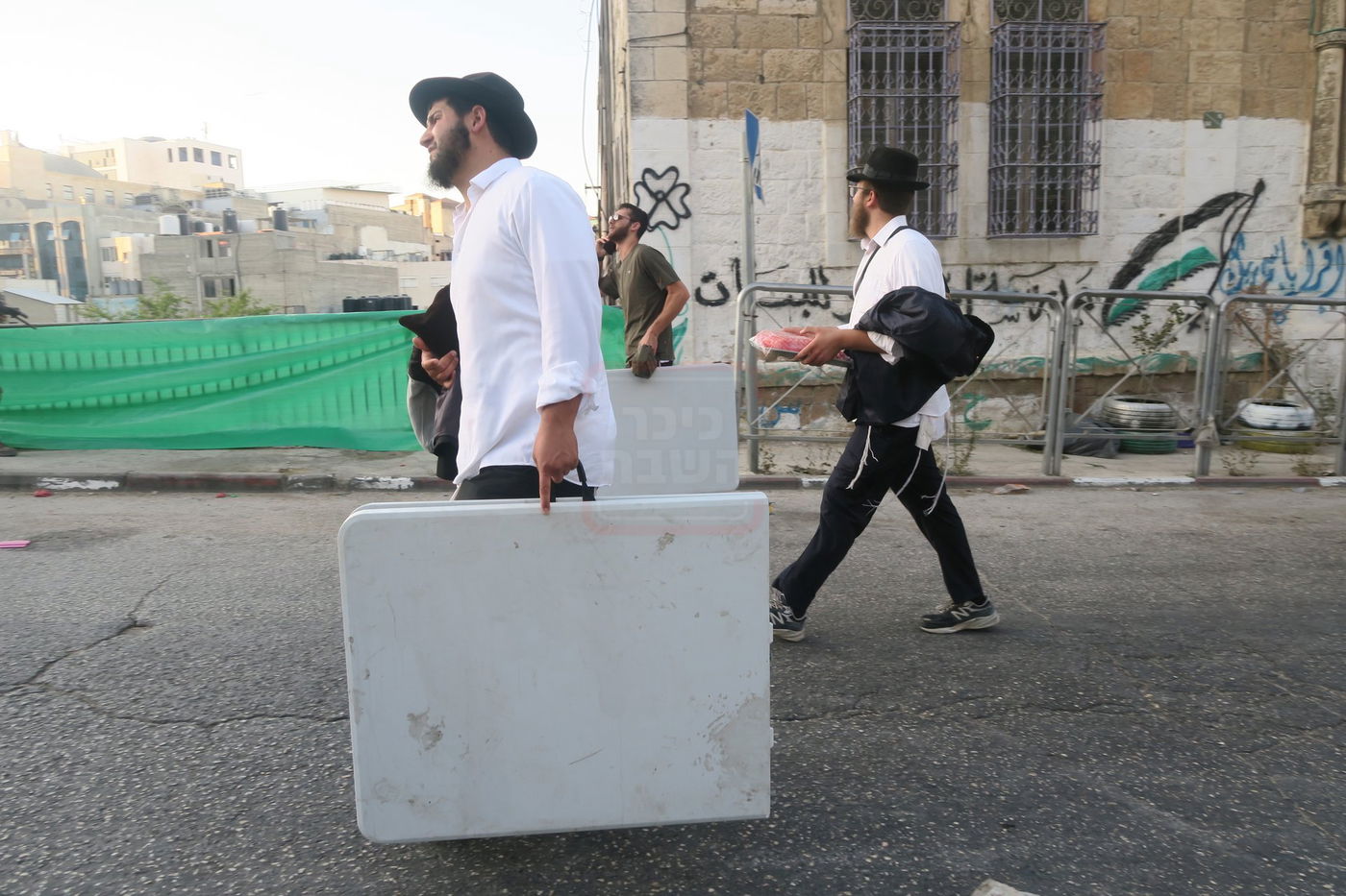 כניסה לקבר עתניאל בן קנז בחברון הפלסטינית בט' באב