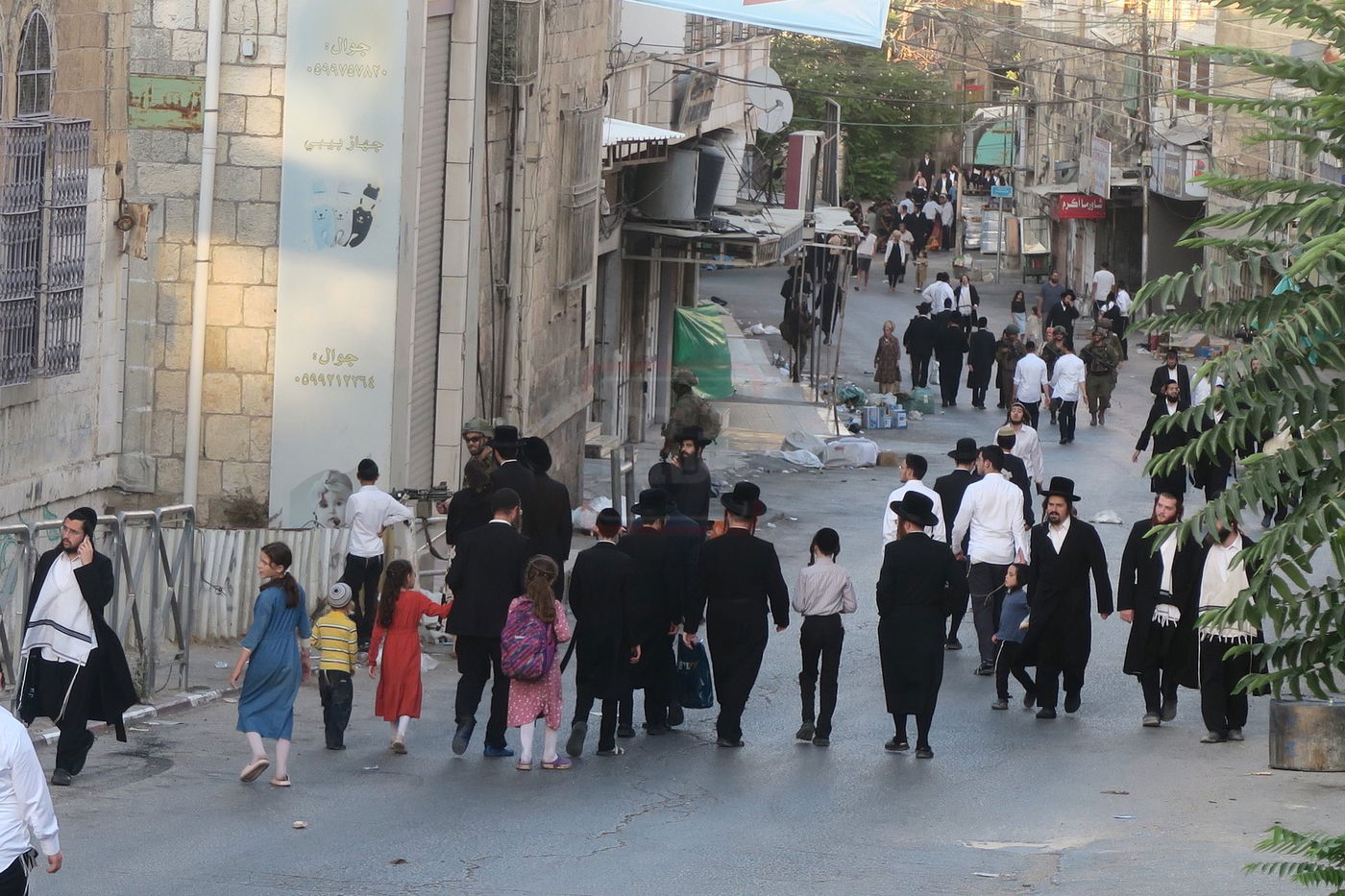 כניסה לקבר עתניאל בן קנז בחברון הפלסטינית בט' באב