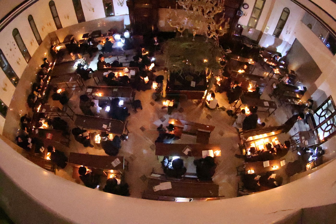 תשעה באב בחצה"ק קרעטשניף י-ם