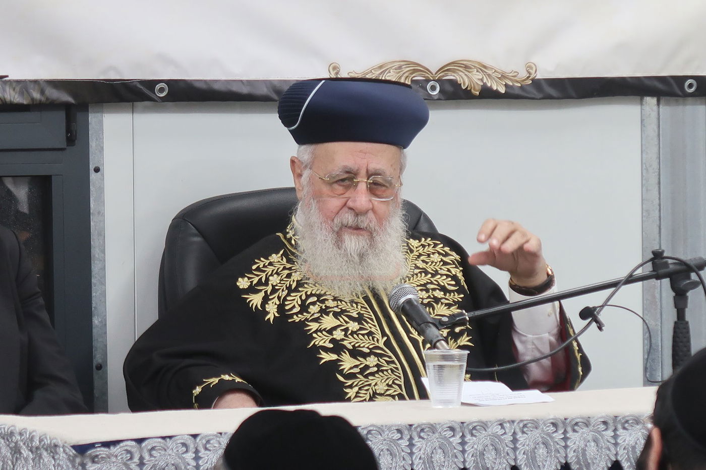 הראשל"צ הגר"י יוסף במעמד פתיחת 'ישיבת בין הזמנים' בשיכון ו' בב"ב