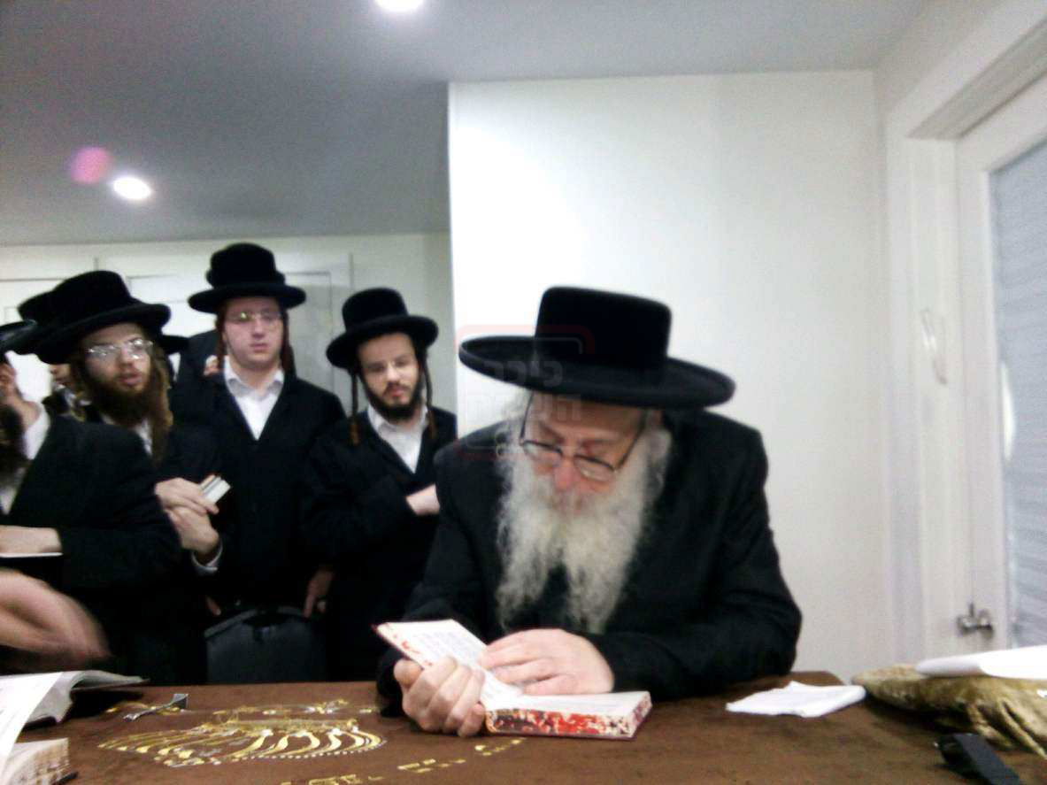 תשעה באב בחצה"ק צאנז קלויזנבורג