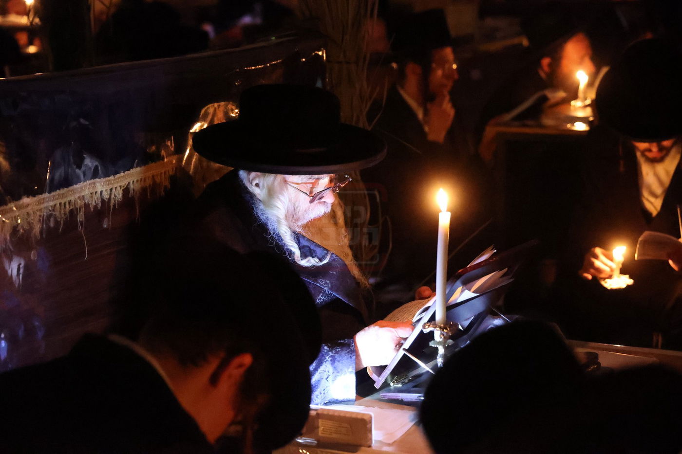 תשעה באב בחצה"ק קרעטשניף י-ם