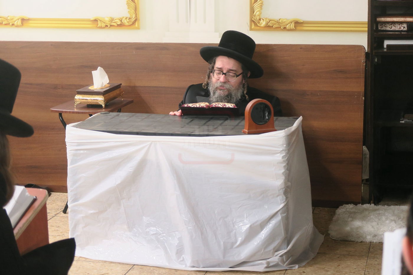 תשעה באב בחצה"ק סקולען ירושלים