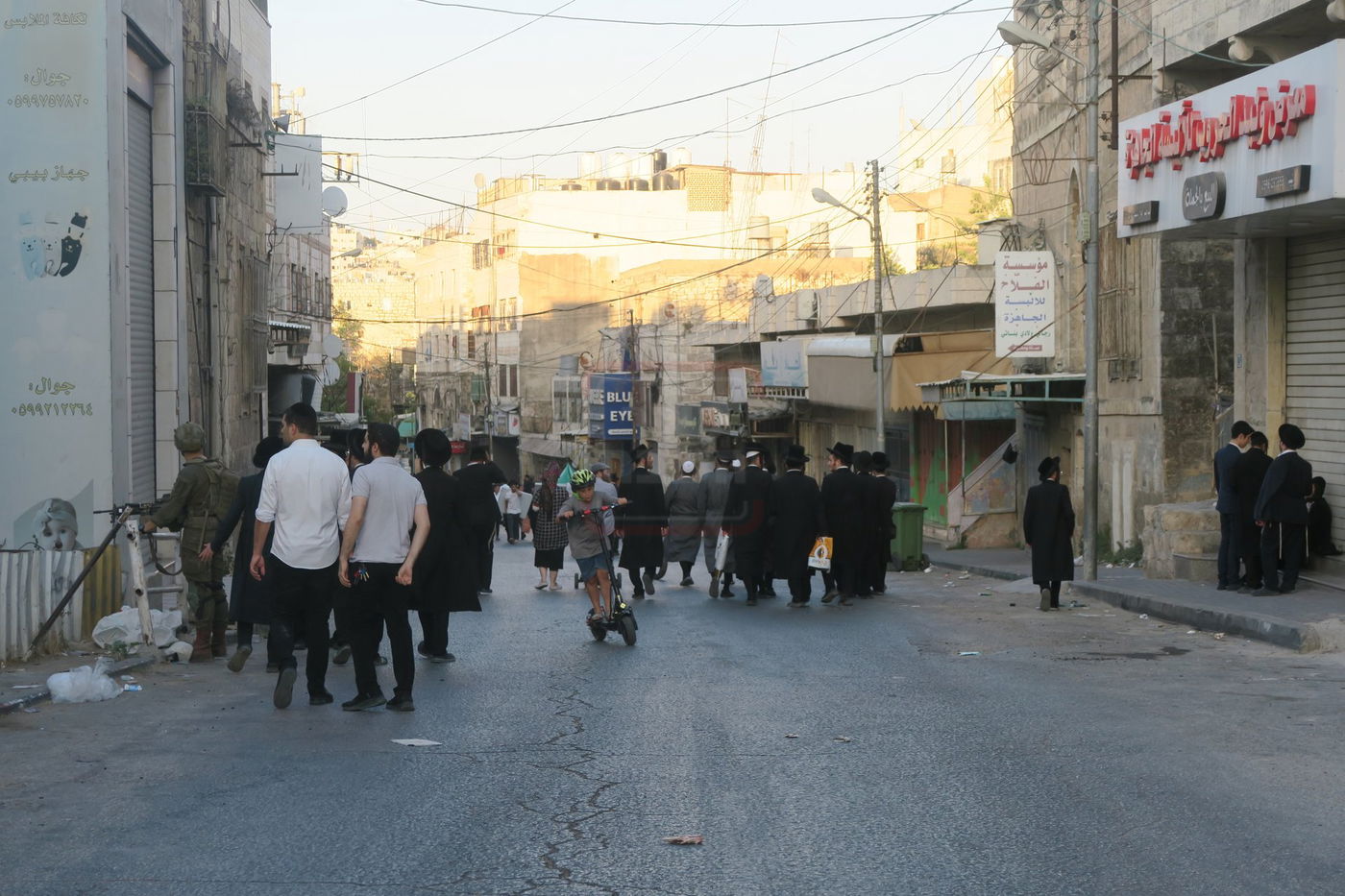 כניסה לקבר עתניאל בן קנז בחברון הפלסטינית בט' באב